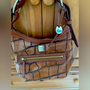 Like new Dooney and Bourke bucket handbag